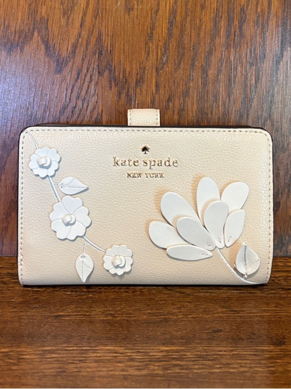 NWT-Kate Spade-Floral Appliqué-Medium Bifold Wallet-Milk Glass-$229